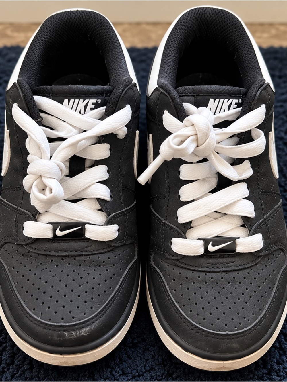 Nike Black White Low Top Sneakers 4.5Y Women's 6/6.5 Style 502175-010